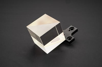 BeamSplitter-Cube-Mounted-1-scaled