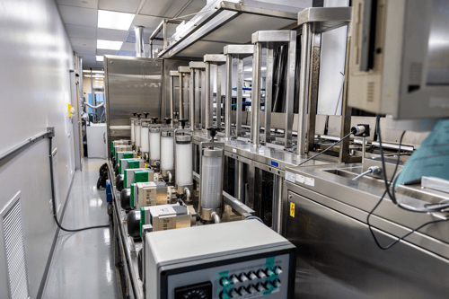 Ultrasonic washer in cleanroom 1_LR