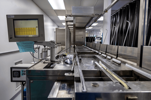 Ultrasonic washer in cleanroom 2_LR
